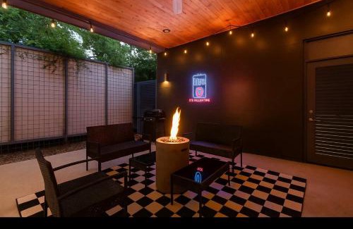Holly House | Modern ATX Mansion 6th Street - 3 min scooter