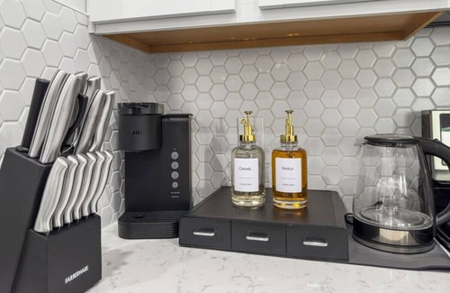 University Hills and Windsor Park House | Modern Austin Getaway & Near Downtown, Lake Travis & Event Venues!