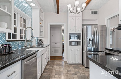 Austin House | Modern Austin Pool House Hot Tub, Sauna, Gym Pet-Friendly Southwest Gem