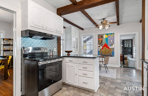 Austin House | Modern Austin Pool House Hot Tub, Sauna, Gym Pet-Friendly Southwest Gem