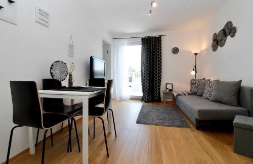 Donaustadt Apartment | Modern Balcony Apartment with Pool close to Lake in "Donaustadt"