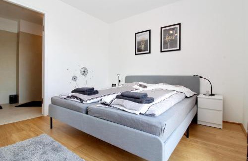 Donaustadt Apartment | Modern Balcony Apartment with Pool close to Lake in "Donaustadt"