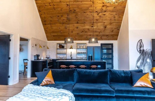 Fisherville House | Modern barn home on a Kentucky horse farm