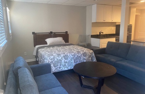Lilburn House | Modern Basement APT min from Infinite Energy CENTER
