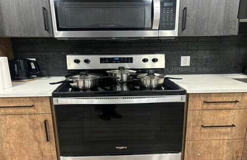 Southwest Edmonton Apartment | Modern Basement Suite – Close to Edmonton Intl. Airport!