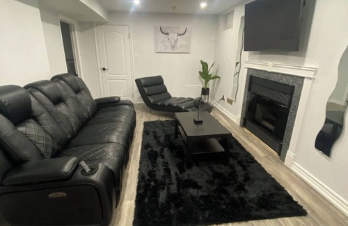 Central Erin Mills Apartment | Modern basment apartment