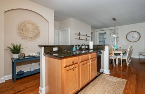 Sun Ridge House | Modern Bayside Villa: Ideal for Family and Golf