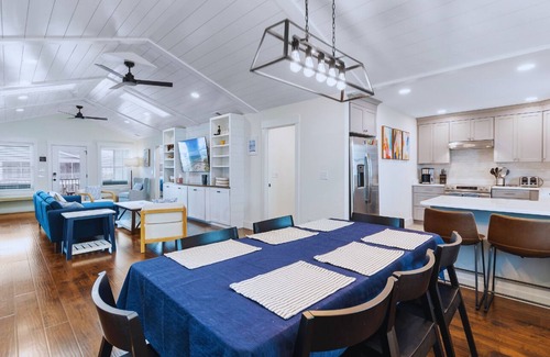 Sunset Beach House | Modern beach bungalow just seconds to public beach access on gorgeous Sunset Beach