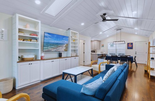 Sunset Beach House | Modern beach bungalow just seconds to public beach access on gorgeous Sunset Beach
