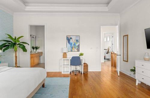 Crescent Beach House | Modern Beach Haüs 4 min walk to beach w/pool BBQ