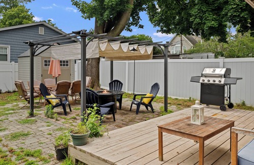 West Haven House | Modern Beach Home - Waterview, close to restaurants, universities and hospitals