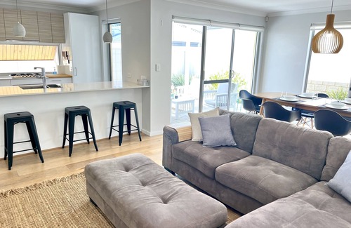 Scarborough House | Modern Beach House in Scarborough. Walking distance to the beach!