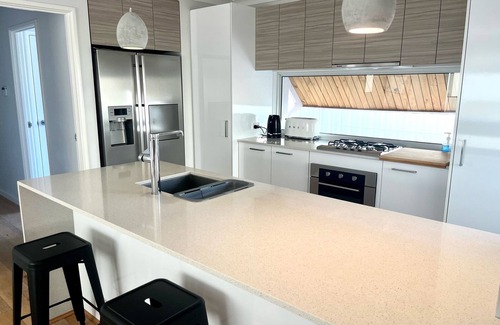 Scarborough House | Modern Beach House in Scarborough. Walking distance to the beach!