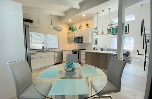 Naples Park House | Modern Beach House. Bike to beach, shopping and restaurants.