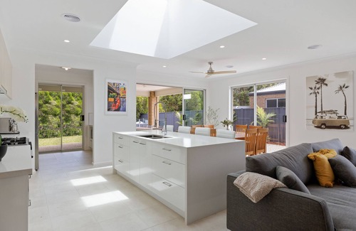 Cowes House | Modern Beach House in Cowes with outdoor spa