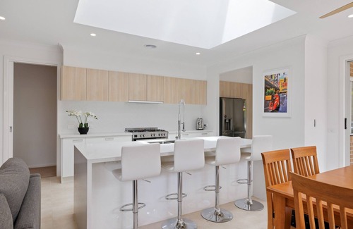 Cowes House | Modern Beach House in Cowes with outdoor spa