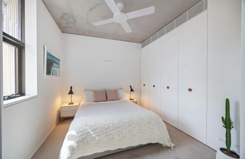 Bondi Beach Apartment | Modern Beach Ocean View 1 BDR Parking Balcony AC
