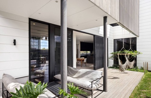 Freshwater House | Modern Beach Pad - Seconds to the Beach