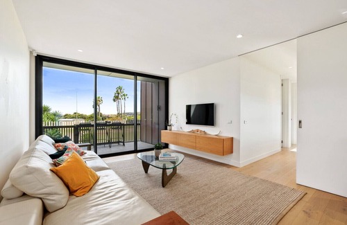 Freshwater House | Modern Beach Pad - Seconds to the Beach