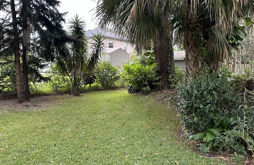 Florida Shores House | Modern beach themed 3b/2b home near New Smyrna Beach & Daytona Beach! Paradise!