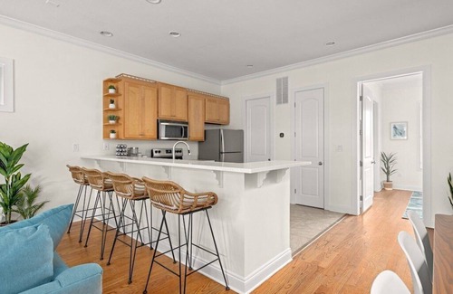 Crescent Beach House | Modern Beach Home 4 Min Walk to Beach Pool&BBQ