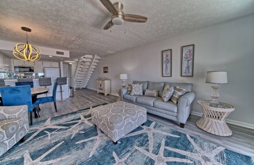 Thomas Drive House | Modern Beachfront 2BD3BA Beach House. Sleeps 8!