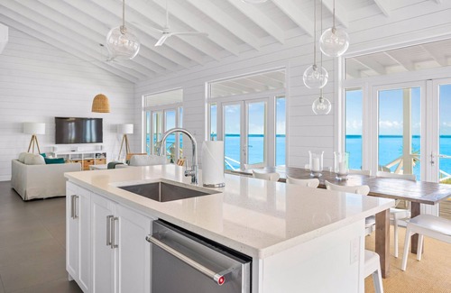William's Town Cottage | Modern Beachfront Cottage