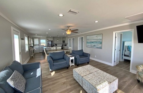 Southpointe House | Modern, Beachfront & Pet Friendly