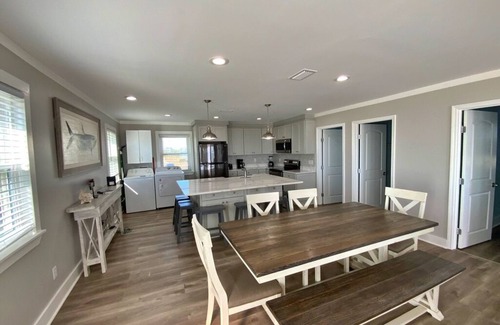 Southpointe House | Modern, Beachfront & Pet Friendly