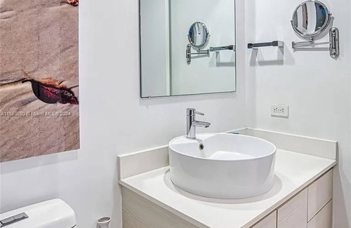 Hallandale Beach Apartment | Modern Beachwalk Studio
