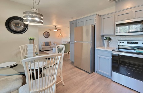 Yuba City House | Modern, Beachy 2 Bedroom Home - 2 Min To Hospital