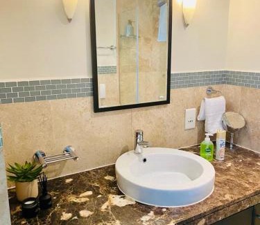Victoria and Alfred Waterfront Apartment | Modern, beautiful 1 bed with views -V&A Waterfront