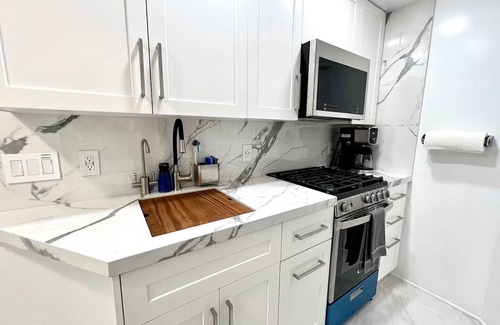 South Redondo Apartment | Modern, Beautiful, & Fun for Fam - Gated, Only steps from the Beach
