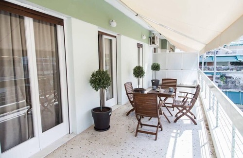 Ampelokipoi Apartment | Modern beauty in central area