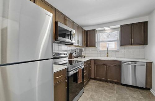 Bellevue Apartment | Modern Bellevue Retreat Near Stadiums & Downtown
