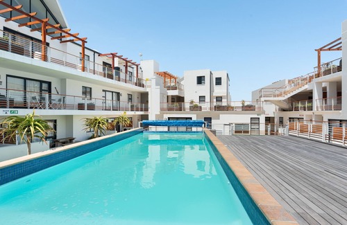 Big Bay Apartment | Modern Big Bay Apartment, Wifi