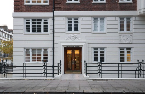 St. Pancras Apartment | Modern Bloomsbury Studio, nr Universities & Euston Station, by Blueground