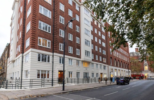 St. Pancras Apartment | Modern Bloomsbury Studio, nr Universities & Euston Station, by Blueground