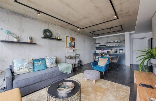 Bo'Kaap Apartment | Modern Bo-Kaap Gem with City & Mountain Views