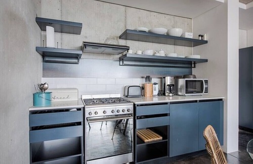 Bo'Kaap Apartment | Modern Bo-Kaap Gem with City & Mountain Views