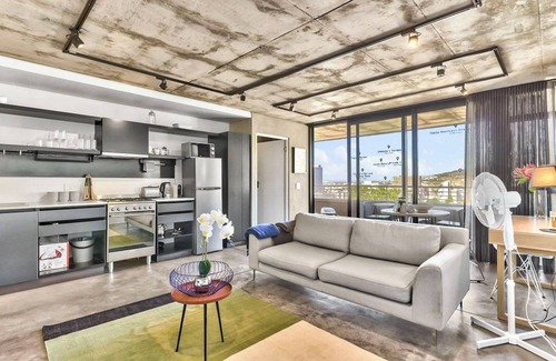 Schotsche Kloof Apartment | Modern Bo-Kaap Retreat with Mountain Views & Pool