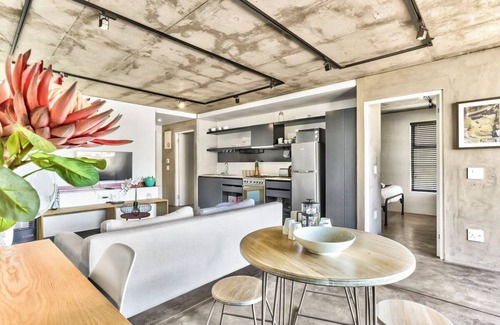 Schotsche Kloof Apartment | Modern Bo-Kaap Retreat with Mountain Views & Pool