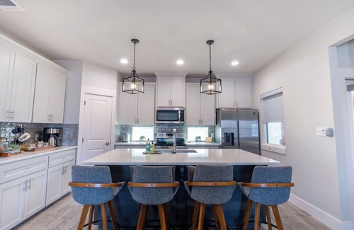 Boerne House | Modern Boerne Rental. 2 Master Suites + 2 Remote Workstations. Near Main Street!