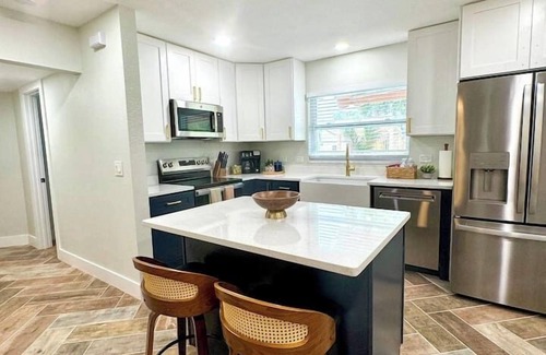 Sun Bay South House | Modern Boho- 4/3-King Beds/Pool! Pet friendly!