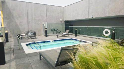 Palms Apartment | Modern Boutique Living in Culver City