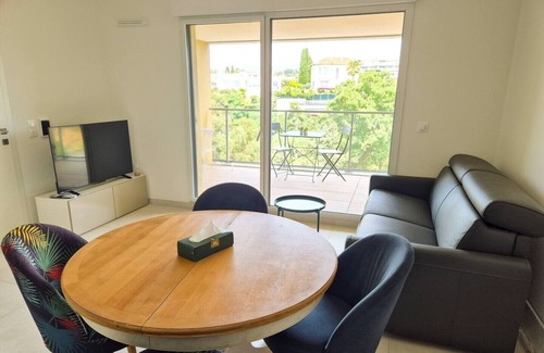 Saint-Laurent-du-Var Apartment | Modern, Brand-New Apartment with AC & Rooftop Pool – Walk to Beach & Port