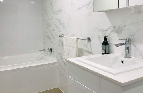 Asquith Apartment | Modern/Brandnew/2 Bd 2Bth/WiFi/Parking/Netflix/Washer/Dryer