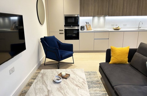 Brondesbury Park Apartment | Modern bright 1 bedroom apartment with balcony, courtyard, gym & 24-hr concierge