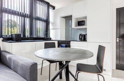 Norwood Green Apartment | Modern & bright 1BR flat in Hanwell, free parking