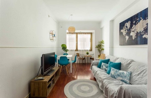 Les Corts Apartment | Modern & Bright 2-Bedroom Apartment in Les Corts – Sleeps 4